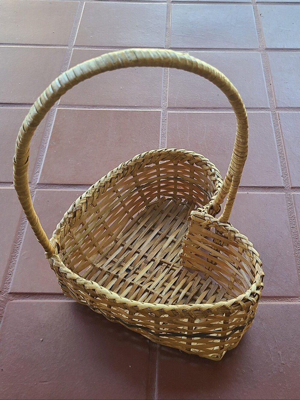 Woven Heart-Shaped Basket with Handle - Natural Straw